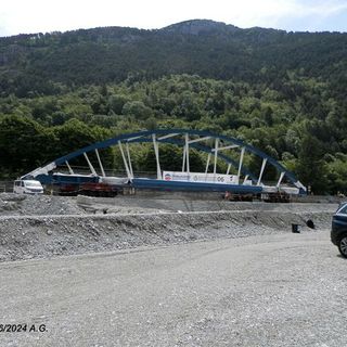 I lavori di posa del Pont des 14 Arches a tenda (Foto: Alain Garibbo)