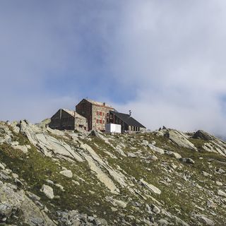 Il rifugio Quintino Sella al Monviso
