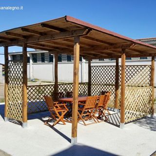 Da Rossana Legno tutte le soluzioni per l’arredo esterno, frutto di 70 anni di esperienza