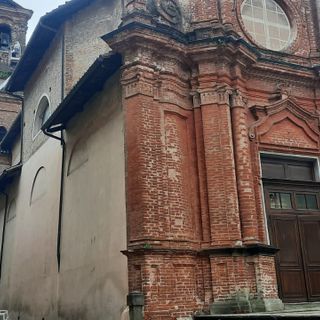 Saluzzo, fulmine colpisce  campanile della chiesa della Croce Nera.  Calcinacci e tegole in strada