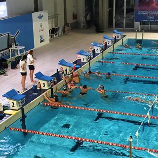 Gli allenamenti delle squadre agonistiche di Savigliano nella piscina di Cuneo