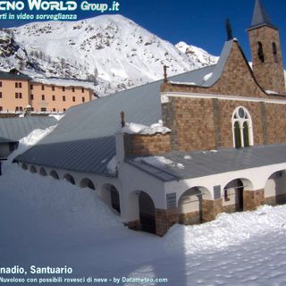Dal santuario di Sant'anna a quello di San Magno: panorami mozzafiato in montagna Dal santuario di Sant'anna a quello di San Magno: panorami mozzafiato in montagna