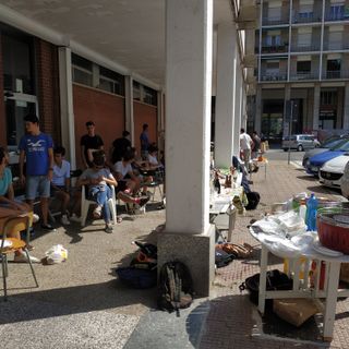 I ragazzi di quinta impegnati nella grigliata