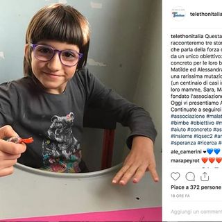 Un'immagine sorridente di Alessandra, sul profilo Instagram della Fondazione Telethon