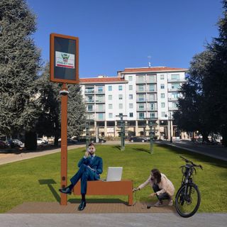 Un rendering della “smart bench” di piazza Europa