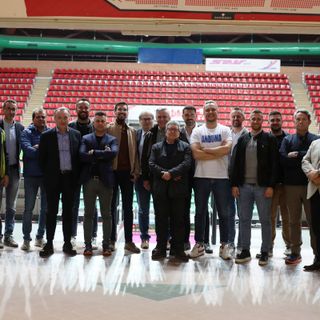 I soci di Cuneo Volley al palazzetto dello sport (Foto: Margherita Leone)