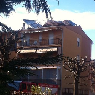 Alba: tetto scoperchiato dal vento