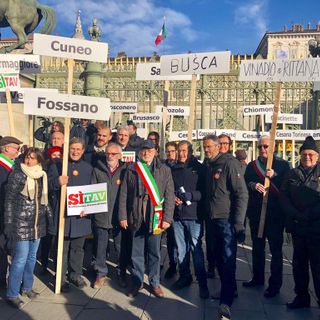 Alcune immagini della manifestazione "Si Tav" di stamane a Torino