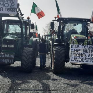 Una galleria di scatti dalla protesta di questa mattina a Saluzzo