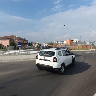 La rotatoria sulla strada provinciale di Verzuolo, all'incrocio con via Papò, che si dovrebbe in futuro collegare con la prevista tangenziale