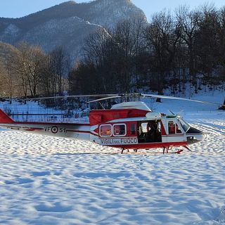 Caduta in montagna ai soffioni di Gaiola: sul posto l'elisoccorso