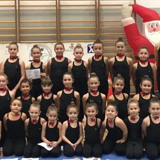 Nelle foto le ginnaste delle sezioni di Alba e Monticello con le istruttrici Laura Revello, Silvia Bruno, Chiara Rivetti, Sara Manassero e la presidente Fiorina Zemide