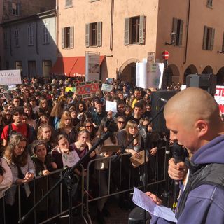 Anche Alba si mobilita per salvare il pianeta: in piazza Duomo gli appelli del "Global Strike for Future" (FOTO E VIDEO)