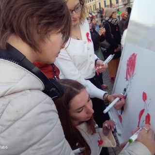 A Cuneo il flash mob dell'Auxilium contro la violenza sulle donne