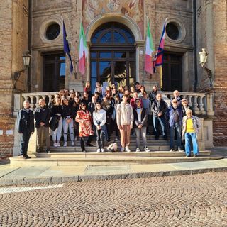 Studenti braidesi accolgono i turisti a Santa Chiara e nella chiesa dei Battuti Bianchi