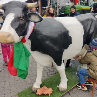 Gli Agricoltori Indipendenti continuano la protesta in piazza Dompè a Fossano