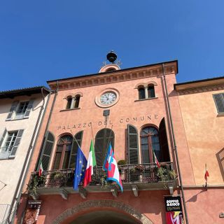 Alba: bandiere a mezz’asta per la Giornata nazionale in memoria delle vittime dell’epidemia di coronavirus