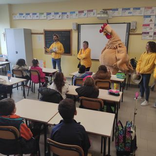 Sanfrè, studenti a lezione su come realizzare centritavola e creare un ricettario