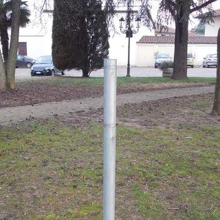 La sola asta di uno dei cartelli