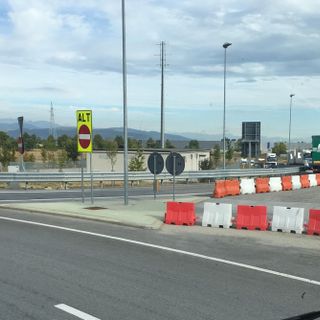 Tir contromano all'imbocco dell'Asti-Cuneo, alla rotonda del Miac