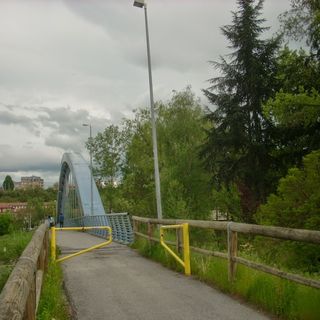 Un residente di via Basse Sant'Anna: via le macchine parcheggiate ci danno fastidio eccome!