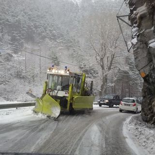 Il Colle di Tenda chiuso al traffico per il distacco di una valanga