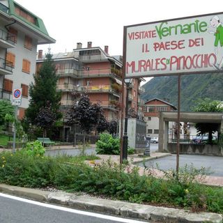 Vernante, Pro Natura e Legambiente Cuneo: "La vista dell'ex vetreria non invita a concedersi una sosta nel paese"