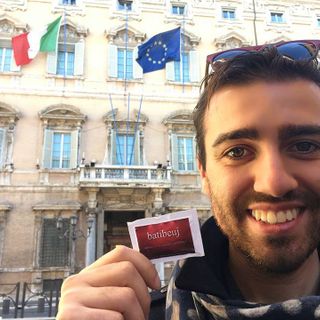 Bra: sotto l’Ala della Rocca torna l’Aperitivo Letterario, abbinato al Mercato della Terra