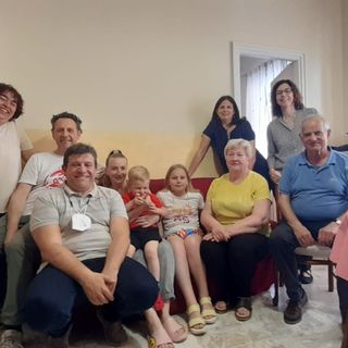 Bra: un gruppo di volontari aiuta concretamente una famiglia di profughi ucraini