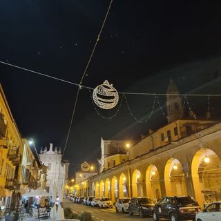 Luminarie spente in corso Garibaldi, a Bra
