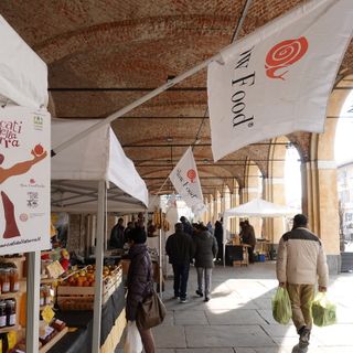 Bra, domenica 17 marzo torna il Mercato della Terra con pranzo a base di polenta e salsiccia