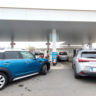 Caro carburante: anche in Granda è assalto alle pompe bianche