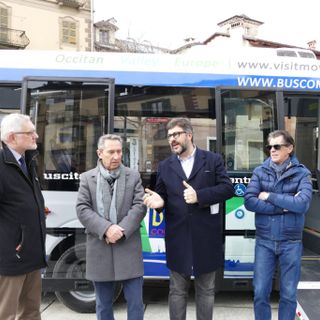 Saluzzo, presentazione del nuovo bus navetta Euro 6: Francesco Balocco, Clemente Galleano, Mauro Calderoni Gian Marco Pellegrino