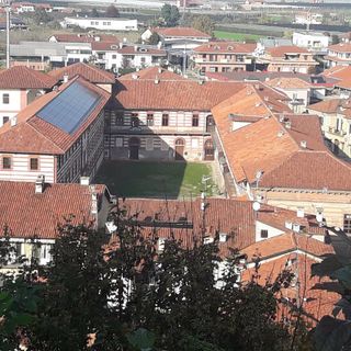 Saluzzo,  veduta dall'alto del'ala centrale della ex caserma Musso che ospita la nuova biblioteca