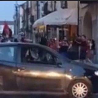 Festa scudetto con blocco del traffico: via Roma occupata dai tifosi a Fossano