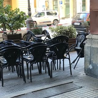 La rabbia di un barista del Cebano: "Devo pagare 407 euro di canone Rai perché ho un locale pubblico, dove nessuno può entrare" La rabbia di un barista del Cebano: "Devo pagare 407 euro di canone Rai perché ho un locale pubblico, dove nessuno può entrare"
