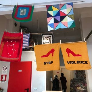 Troppa pioggia in arrivo: rimandato a lunedì 25 novembre lo spettacolo di migliaia di coperte colorate in piazza Galimberti