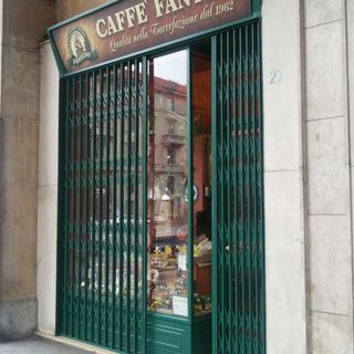 Spaccata e furto alla Torrefazione Fantino di corso Nizza a Cuneo