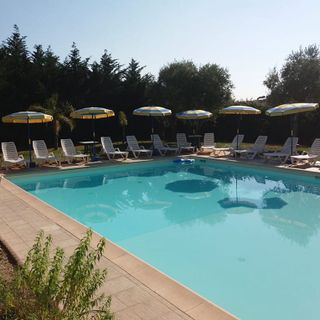 In Riviera per una vacanza a bordo piscina non soltanto per i camperisti: da Camper Village questo venerdì l'inaugurazione di una stagione pensata anche per gli esterni