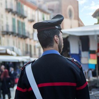 Denunciato un ambulante che al mercato di Saluzzo vendeva abbigliamento griffato, ma rubato in Lombardia