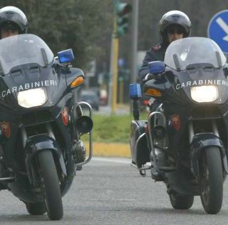 Alba, con un coltello minacciava l'ex fidanzata. Arrestato dai carabinieri