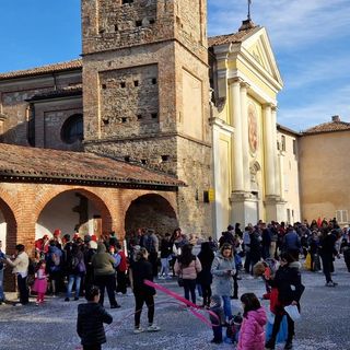 Centinaia di bambini in piazza a Lesegno per festeggiare il Carnevale