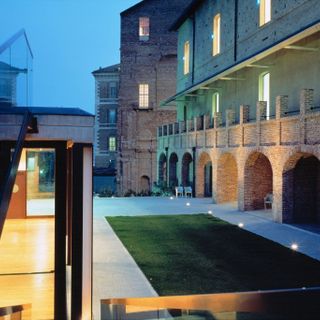 Il castello di Rivoli, raggiungibile tramite una risalita meccanica, progetto nato e sviluppato quando era assessore lì Marta Colombo