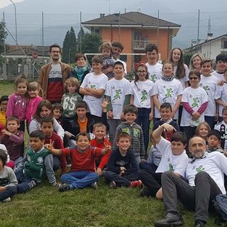 Rifreddo: i consiglieri junior animano il paese con la caccia all’uovo e presentano la maglietta personalizzata