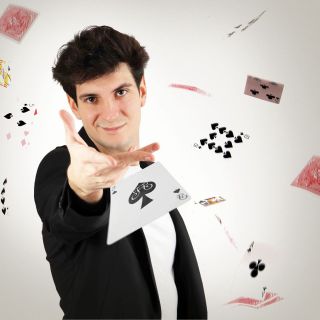 “90 minuti di Impossibile!”: All’Iris di Dronero il Campione Europeo di Cartomagia Francesco Fontanelli