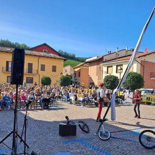 Alla Festa di Barolo torna anche Collisioni Circus fra magia, giocoleria, arti di strada e spettacolo