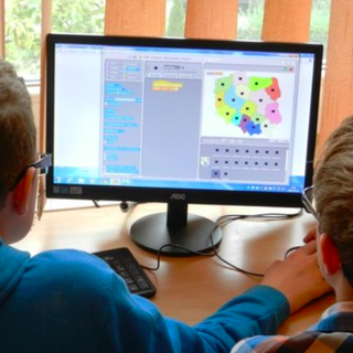 Scuola, il Ministero risponde a Cirio: frequenza in presenza solo per studenti disabili e per attività laboratoriali