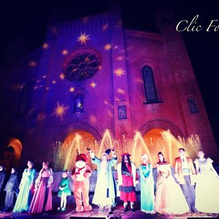 Domenica l'accensione del grande albero di piazza Ferrero