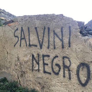 La scritta immortalata nel post del senatore Bergesio