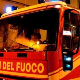In fiamme forno della Riva Acciaio a Lesegno, intervento dei vigili del fuoco nella notte
